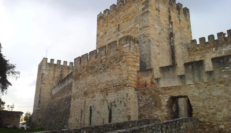 26-castle-of-st-george-lisbon-portugal