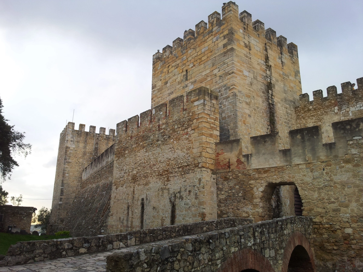 26-castle-of-st-george-lisbon-portugal