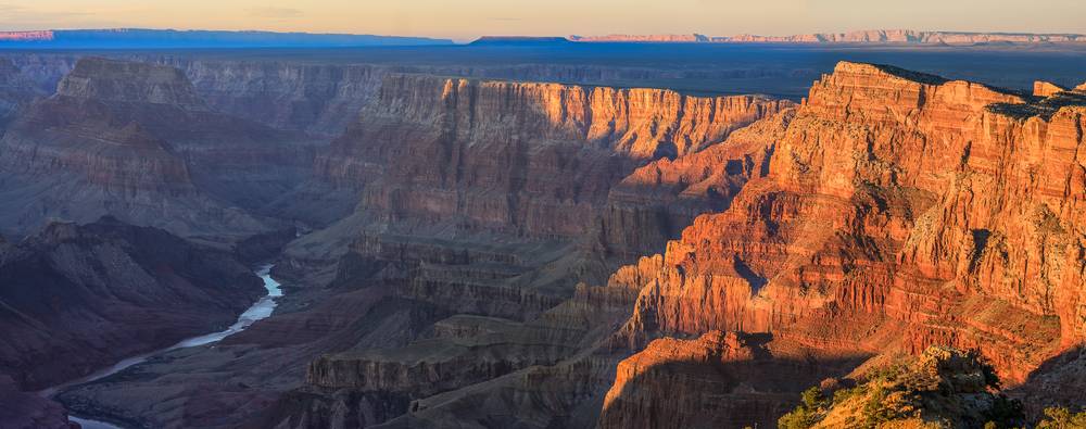 Majestic Vista of the Grand Canyon at Dusk